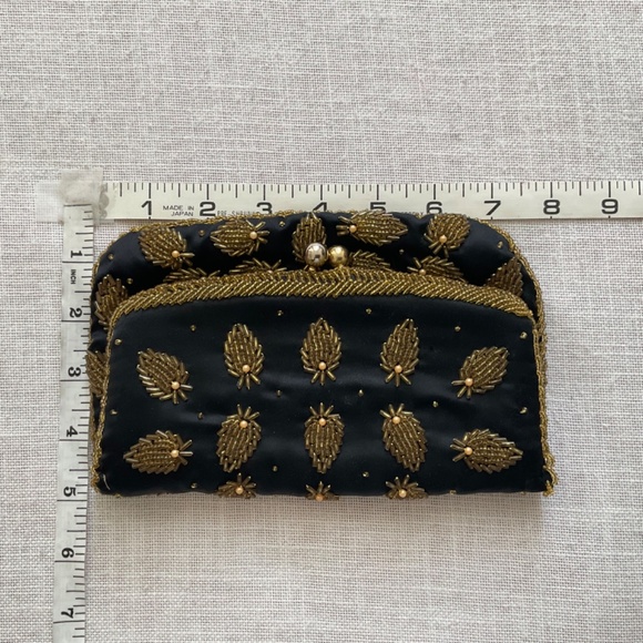 •Vintage  70s Handcrafted Black Silk Pineapple Shaped Beading Purse Clutch - Picture 5 of 13